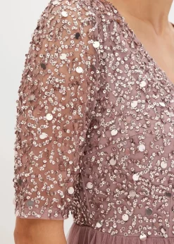 Abendkleid aus zartem Tüll mit Paillettenstickerei