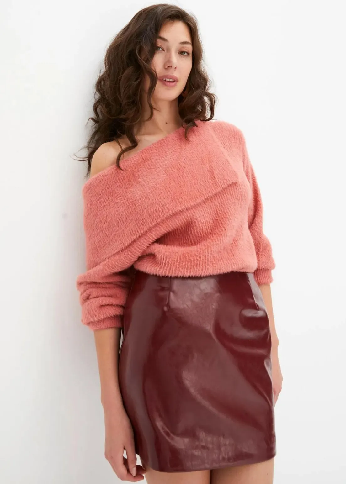 Asymmetrischer Off-Shoulder Pullover