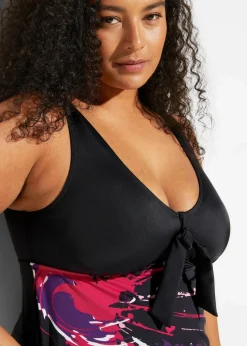 Badekleid mit breiten Trägern