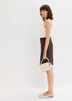 Bermuda Shorts mit Abnähern