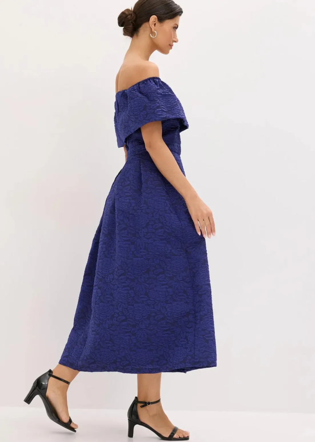 Carmen-Kleid aus glänzendem Jacquard