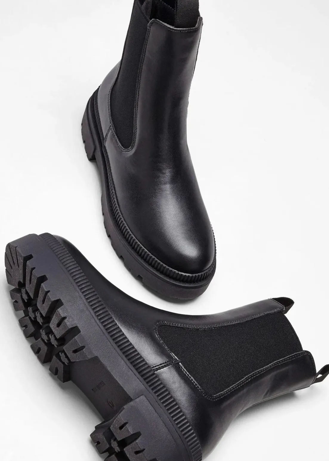 Chelsea-Boots mit Profilsohle