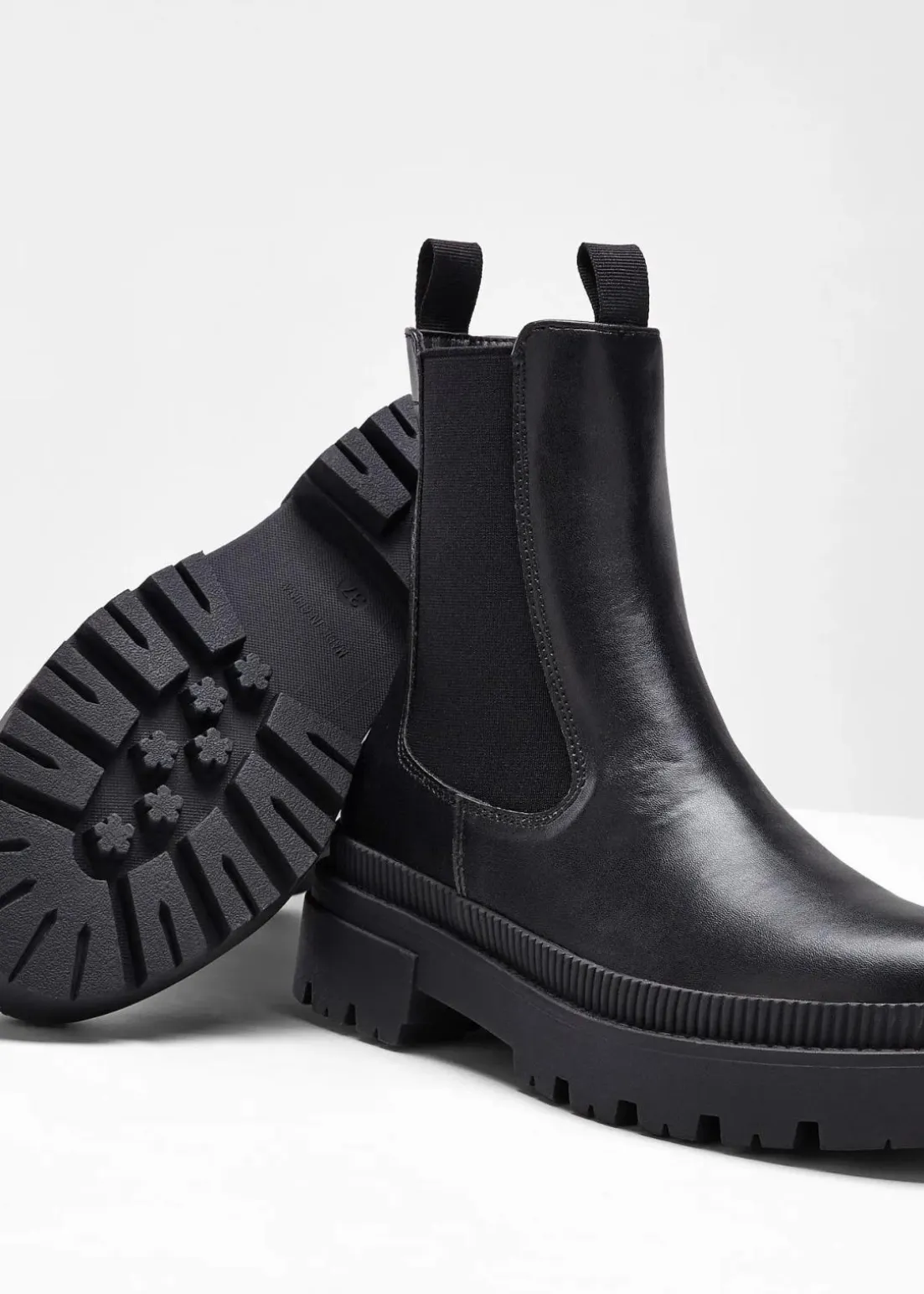 Chelsea-Boots mit Profilsohle