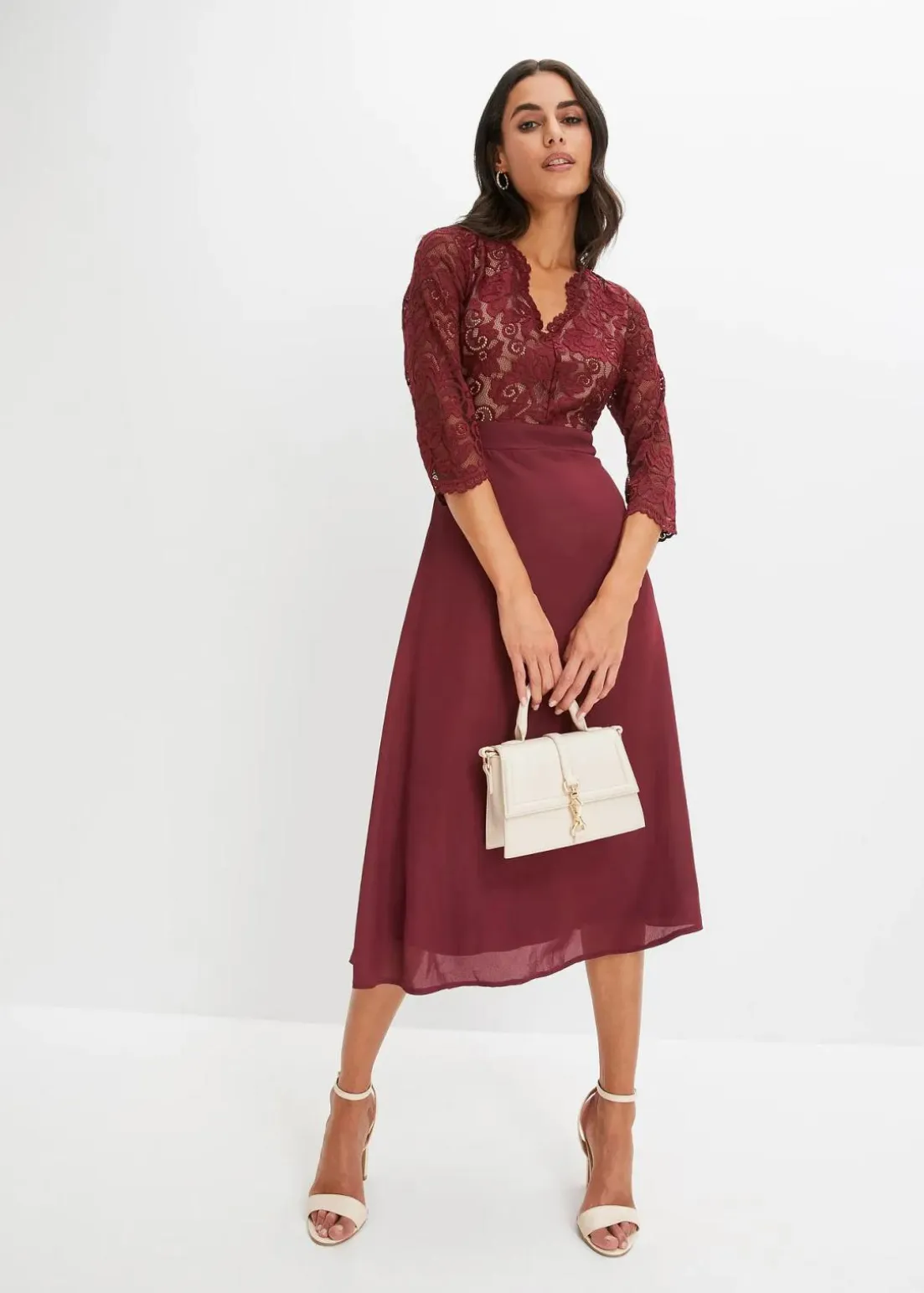 Chiffonkleid mit Spitze