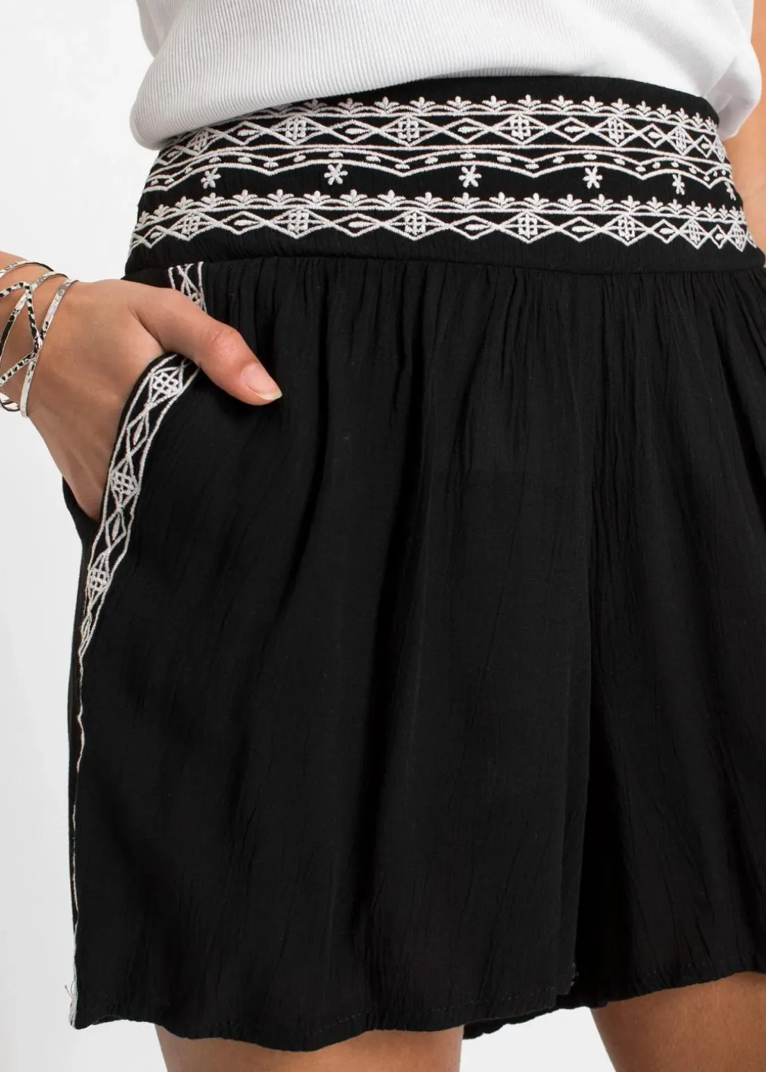 Crincle-Shorts aus fließender Viskose