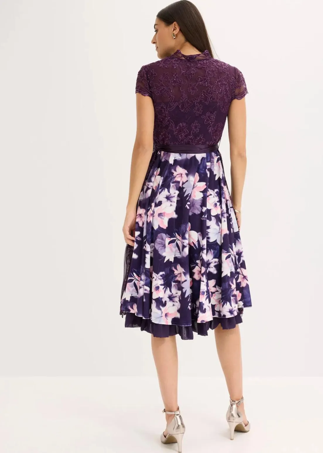 Dirndl mit Stickerei und Samtrock (2-tlg.Set)