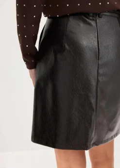 Faltenrock aus Lacklederimitat