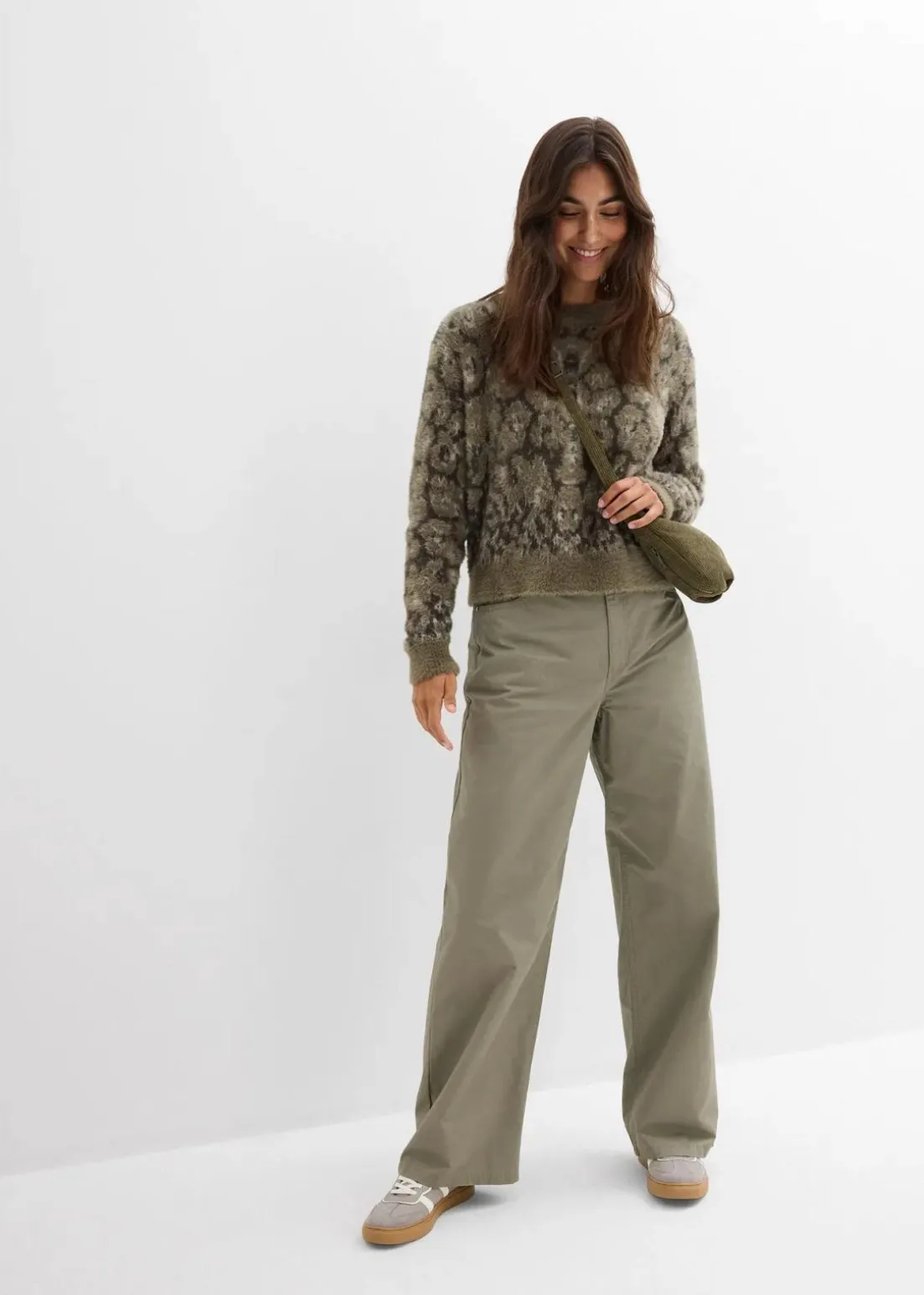 Feinstrickpullover aus flauschigem Federgarn