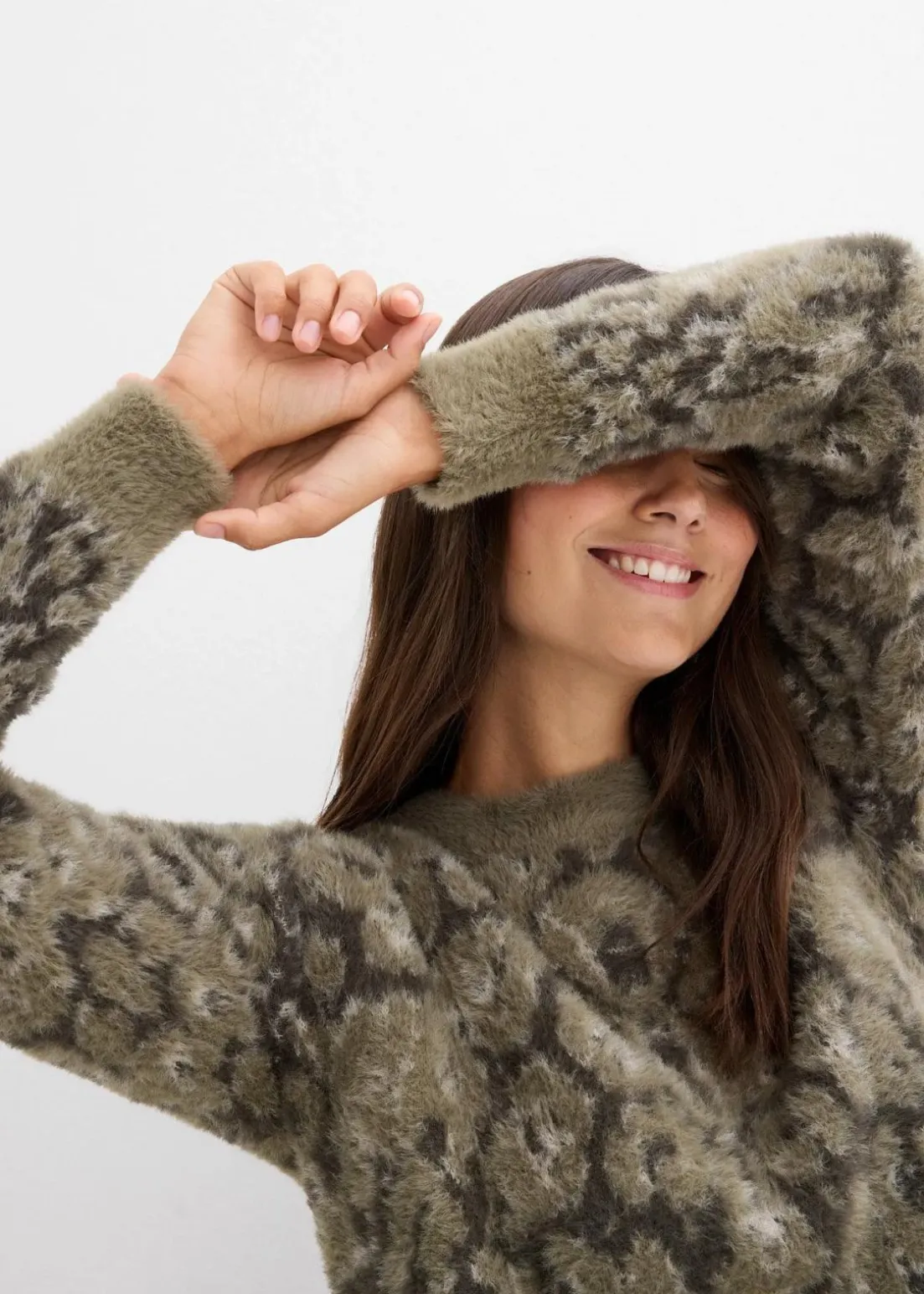 Feinstrickpullover aus flauschigem Federgarn