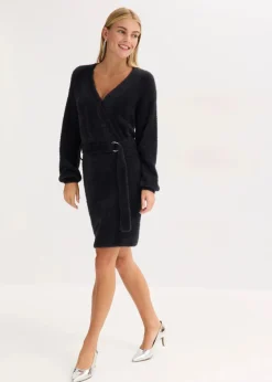 Figurbetontes Strickkleid mit Accessoire