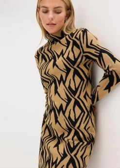 Figurbetontes Strickkleid mit Stehkragen