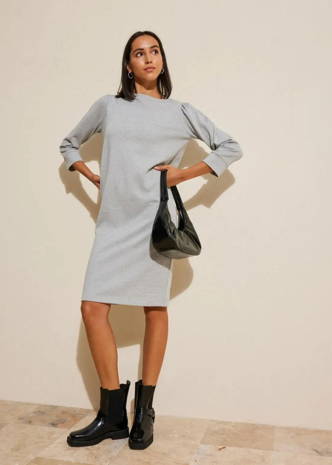 Figurumspielendes Sweatkleid