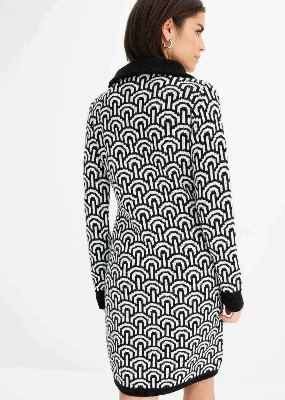 gemustertes Strickkleid