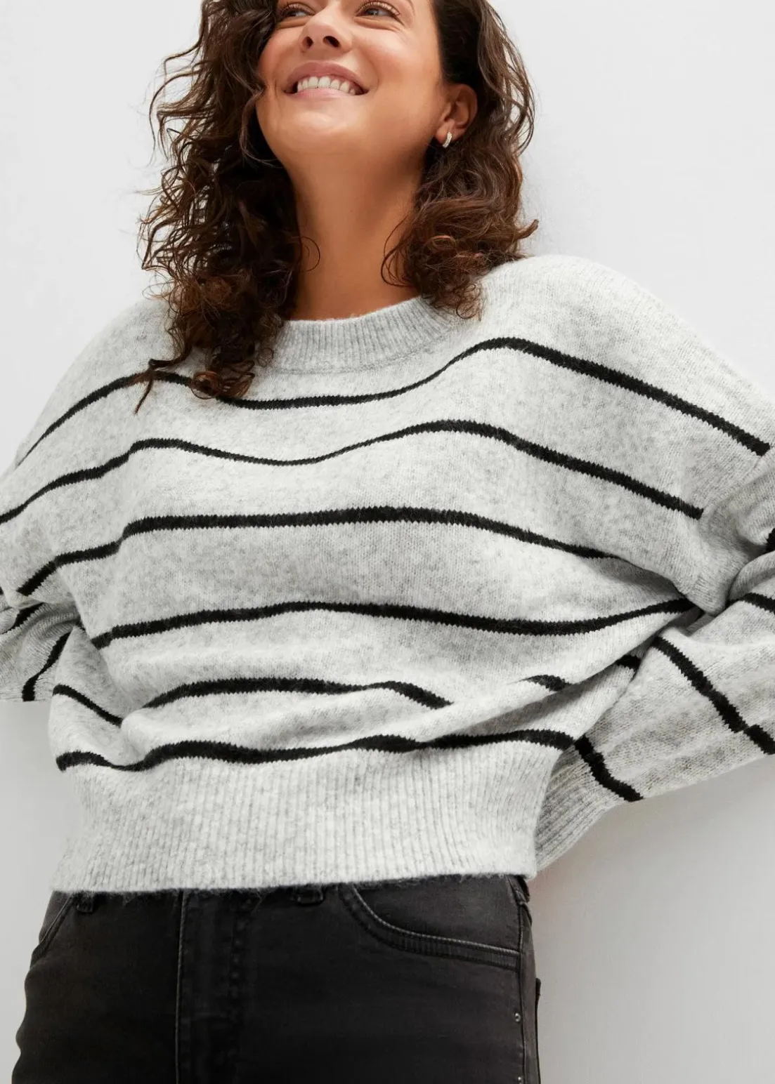 Gestreifter Pullover im Oversized Fit