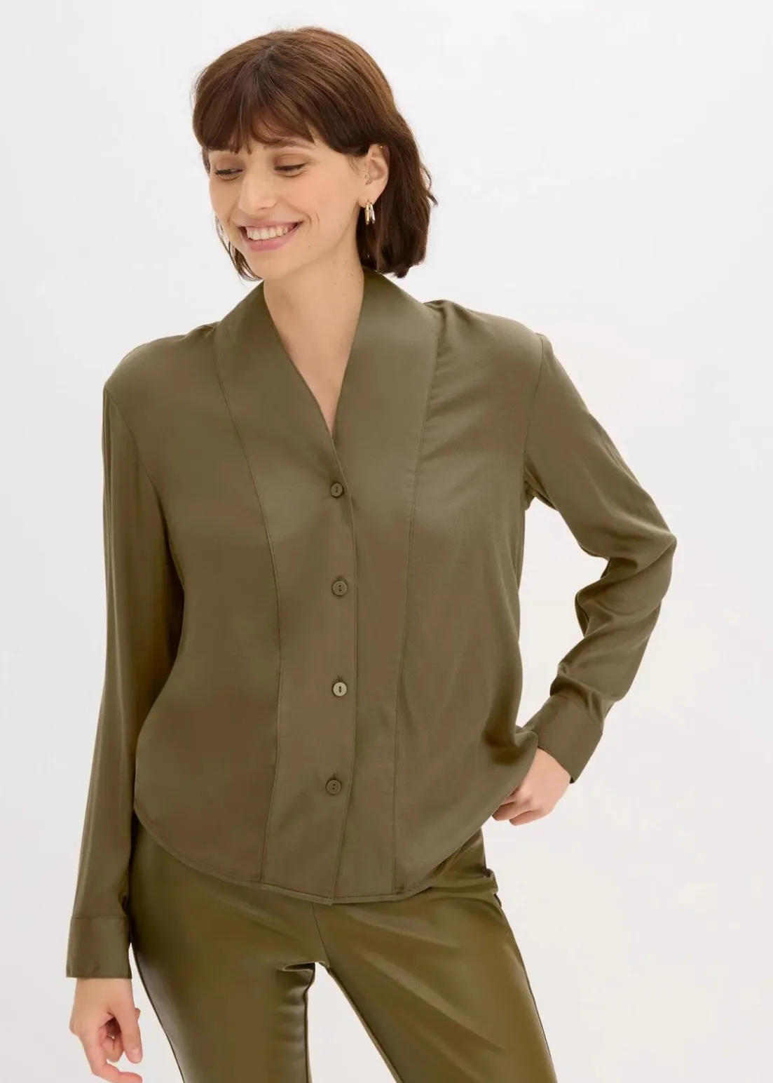 Hemdbluse aus fließendem Satin