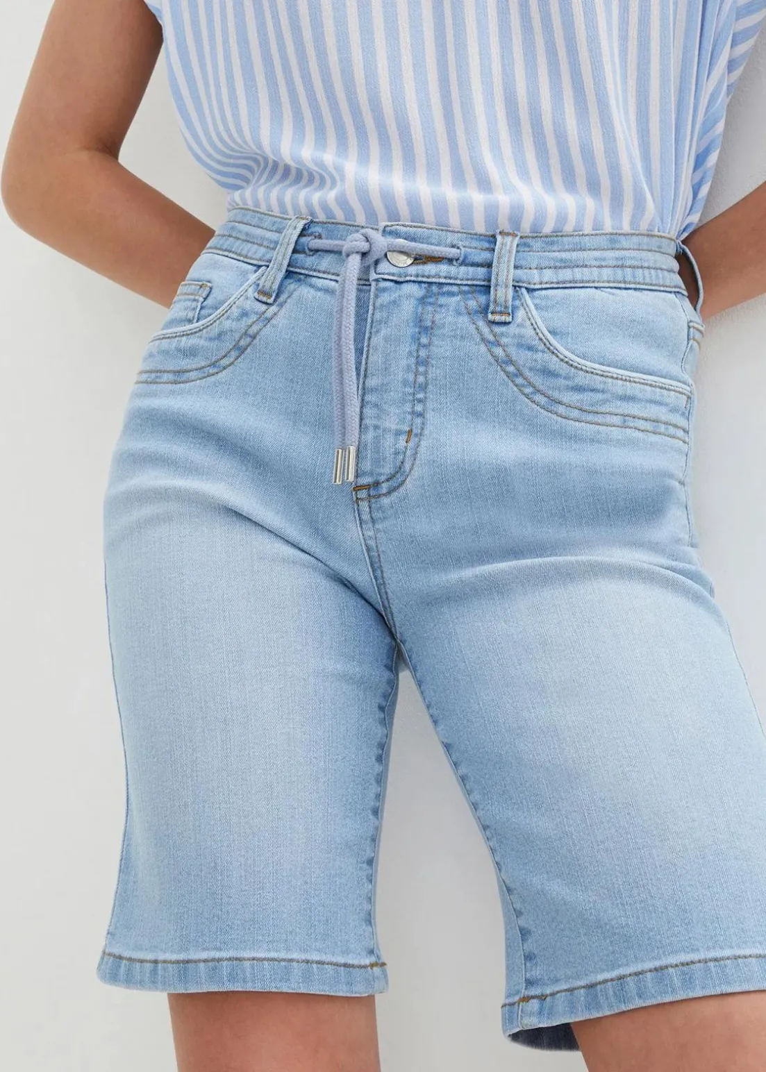 Jeans Bermuda Slim Fit Mid Waist