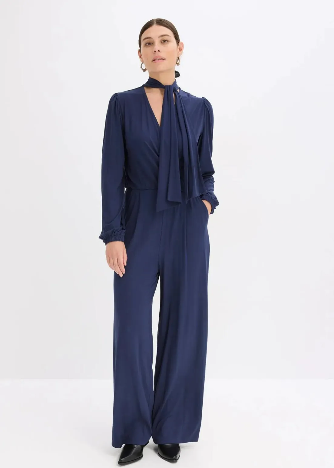 Jumpsuit aus fließendem Viskose-Mix