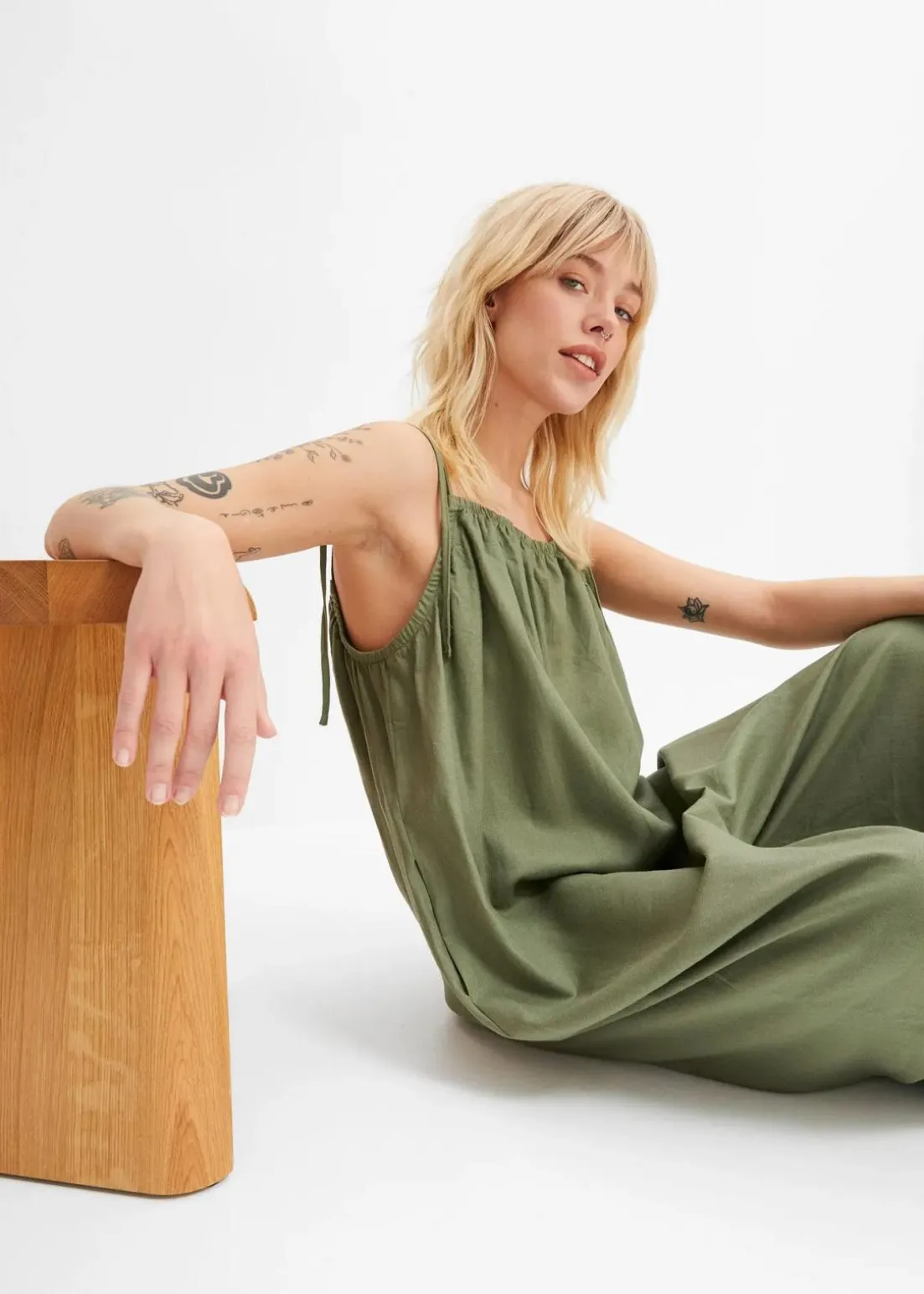 Jumpsuit aus leichtem Leinen-Viskose-Mix