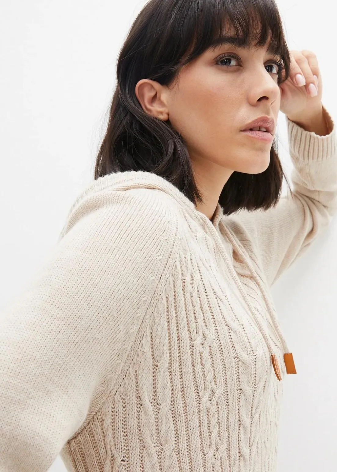 Kapuzen-Strickkleid mit Zopfmuster