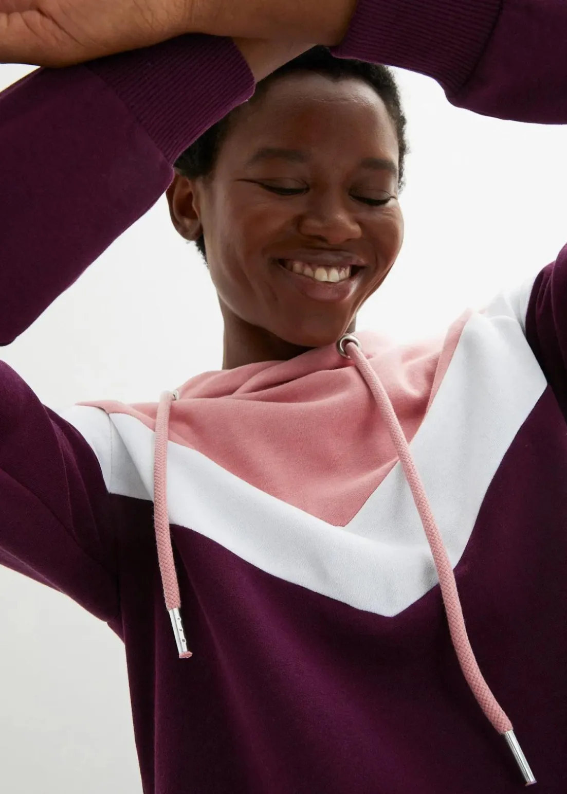 Kapuzensweatshirt mit großem Kragen