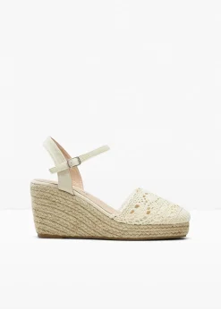 Keilpumps in Häkel-Optik