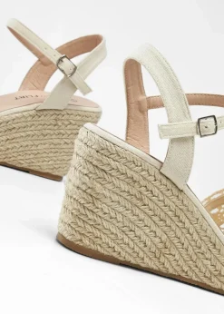 Keilpumps in Häkel-Optik