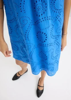 Kleid mit Lochstickerei