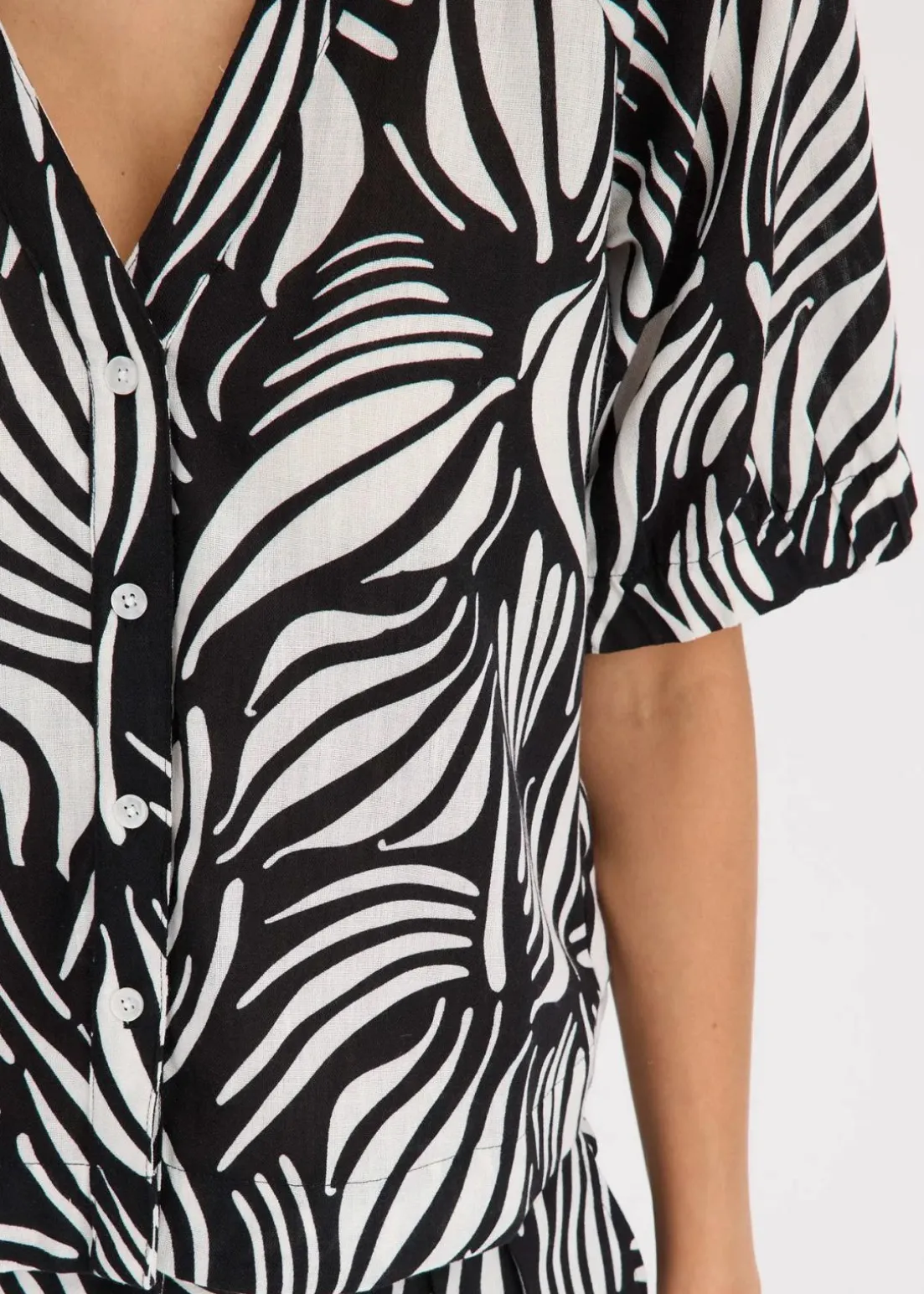 Kurzarmbluse in Leinenoptik