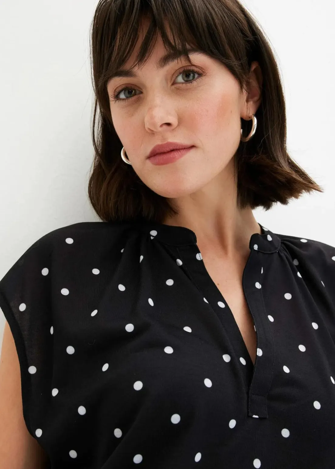 Kurzarmshirt mit Henley-Ausschnitt aus Viskosemix