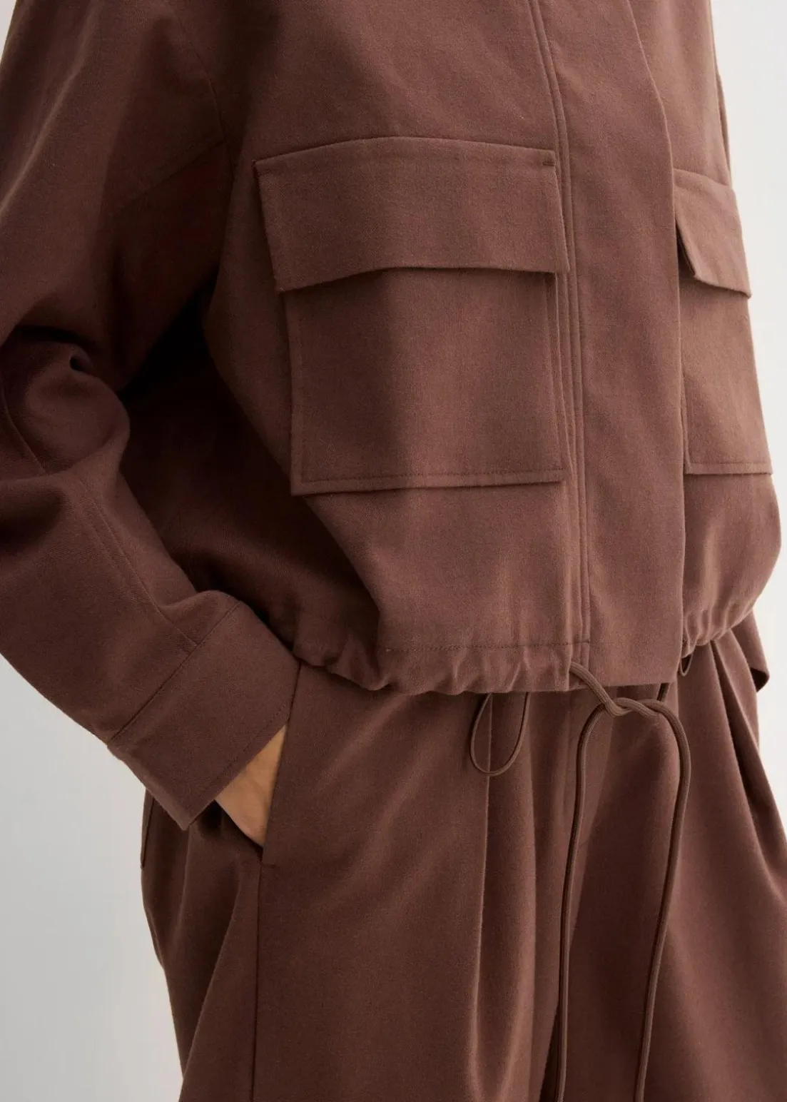 Kurze Übergangsjacke aus Viskose-Mix