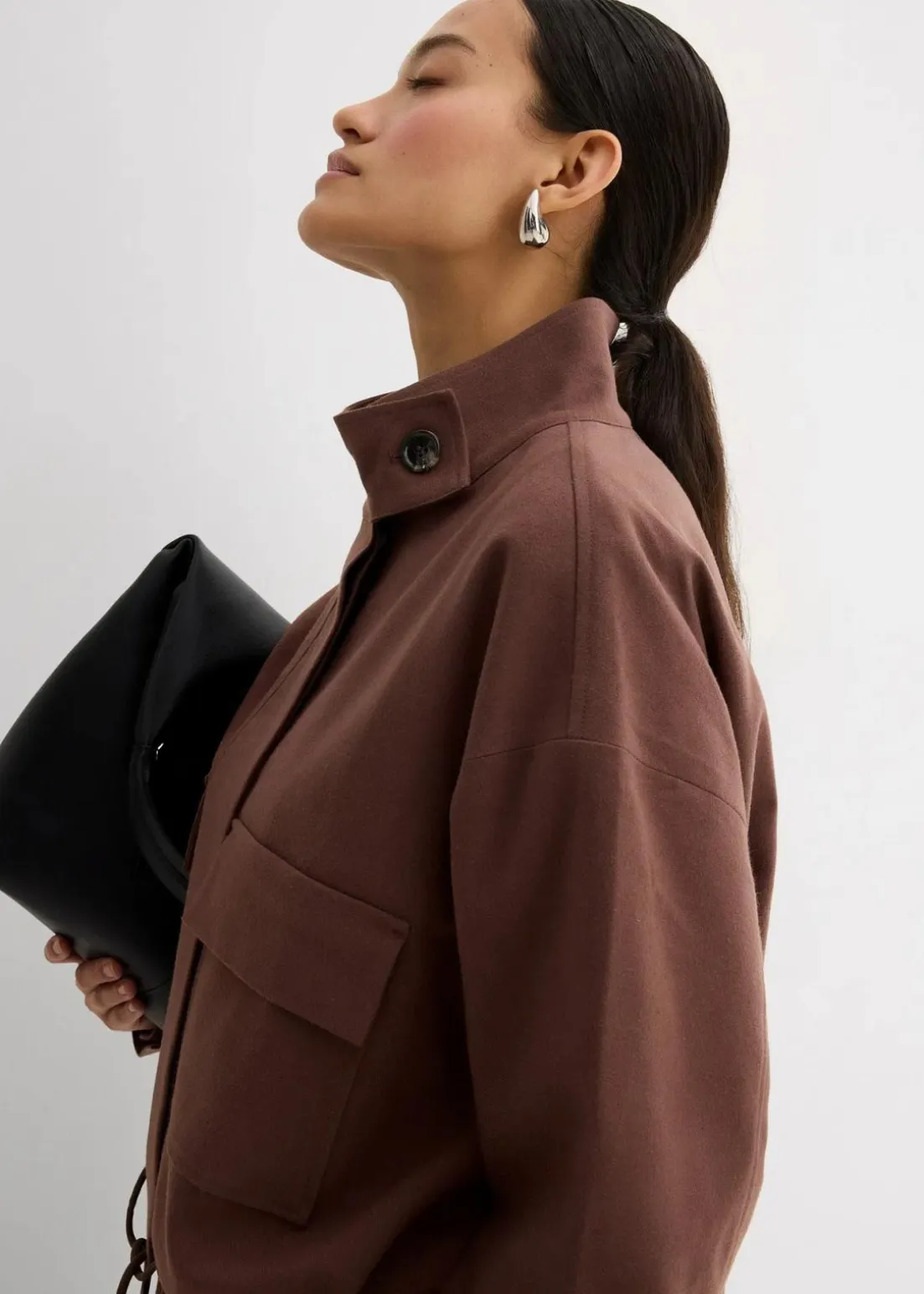 Kurze Übergangsjacke aus Viskose-Mix