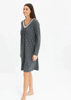Kurzes Nachthemd mit langen Ärmeln