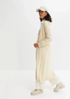 Langer Strickmantel aus Zopfstrick