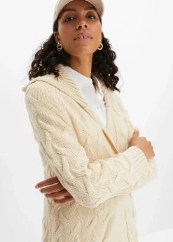 Langer Strickmantel aus Zopfstrick