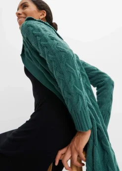 Langer Strickmantel aus Zopfstrick