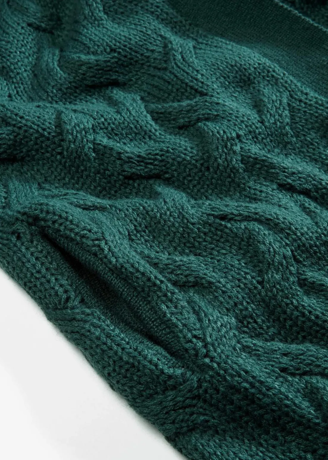 Langer Strickmantel aus Zopfstrick