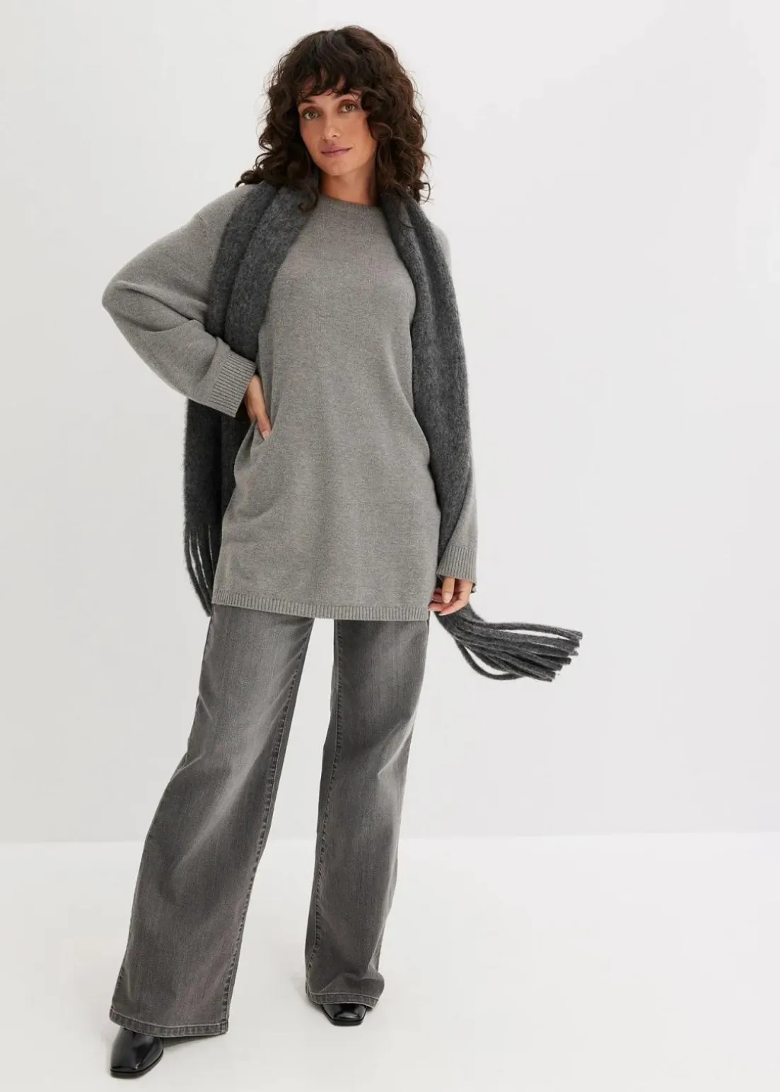 Long-Feinstrickpullover mit Seitenschlitzen aus Viskose-Mix