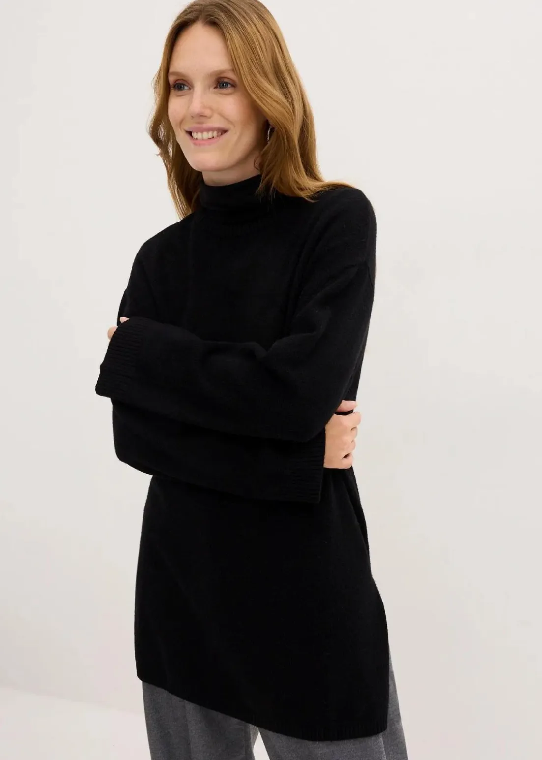 Long-Feinstrickpullover mit Seitenschlitzen aus Viskose-Mix