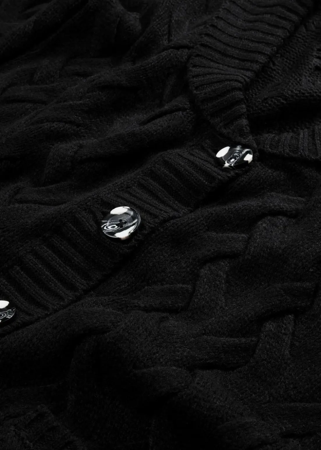 Longstrickjacke mit Schalkragen und Zopfmuster