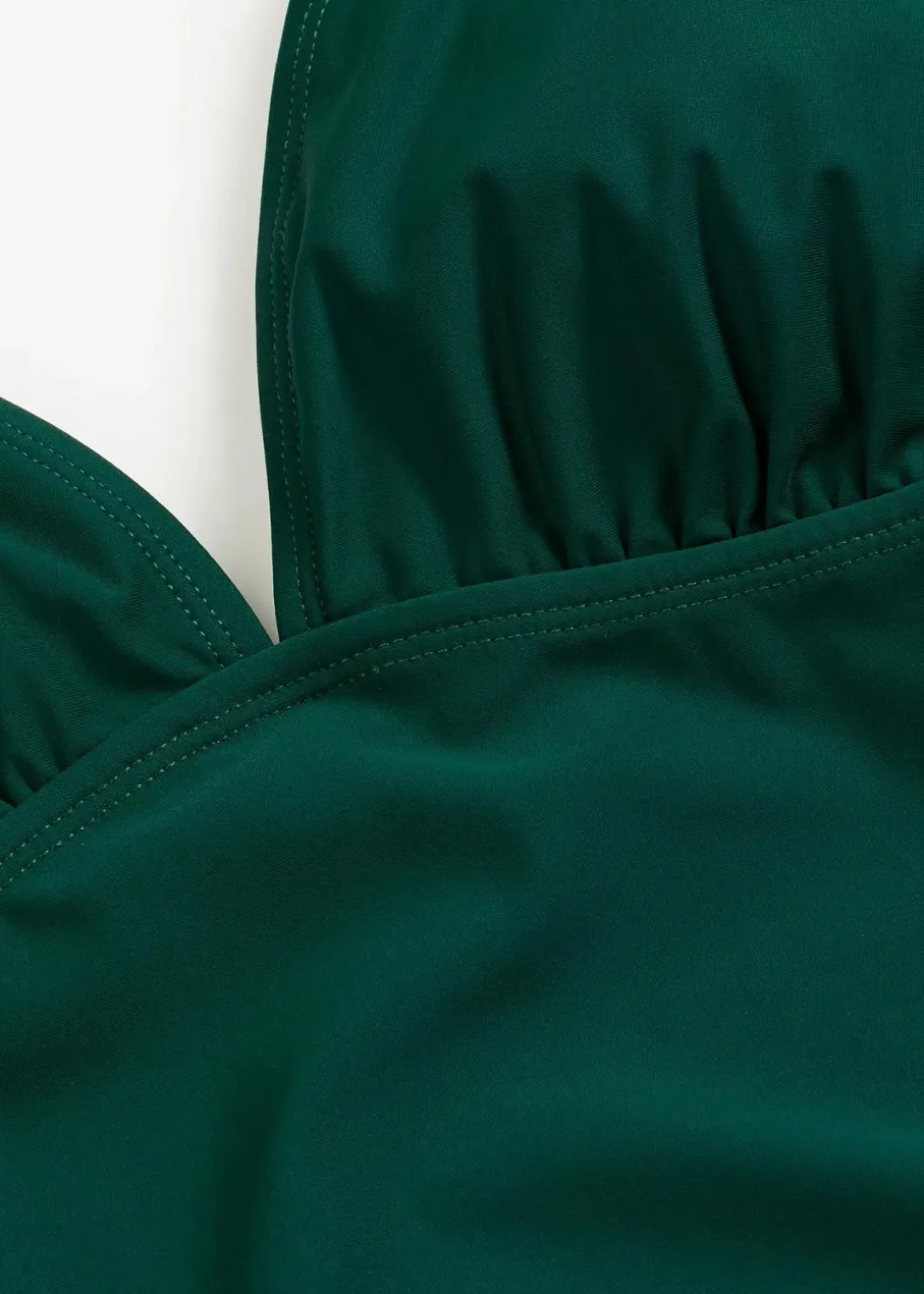 Medium Shape-Badeanzug mit tiefem Ausschnitt