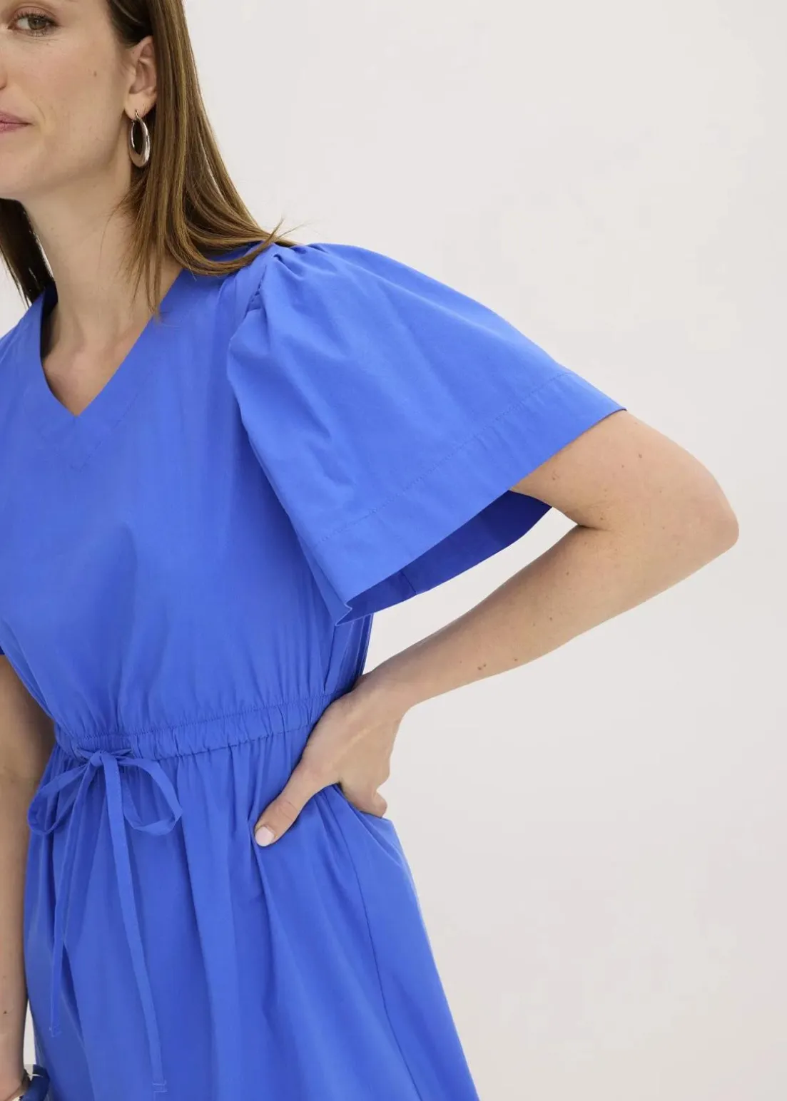 Midikleid mit weiten Ärmeln