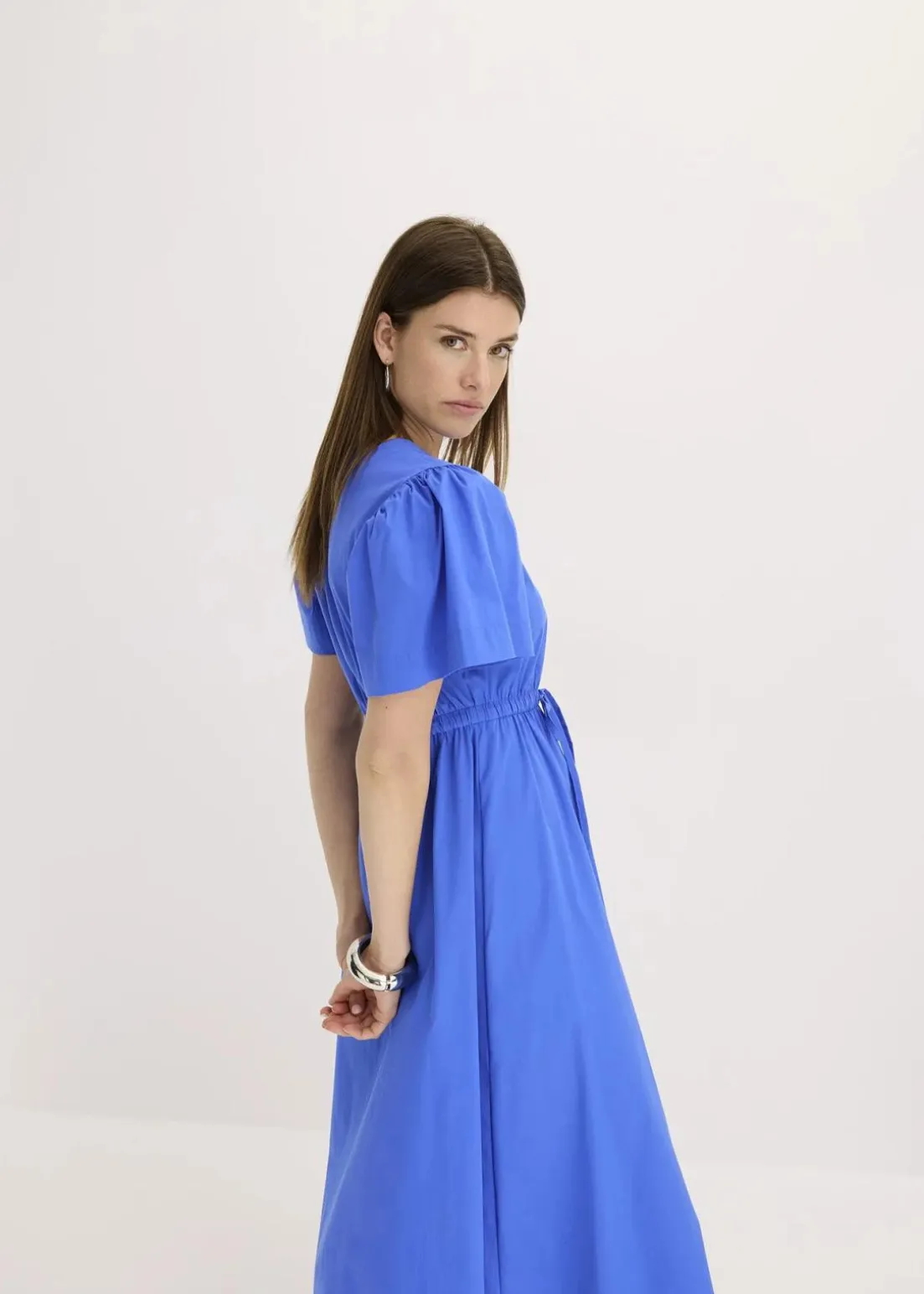 Midikleid mit weiten Ärmeln