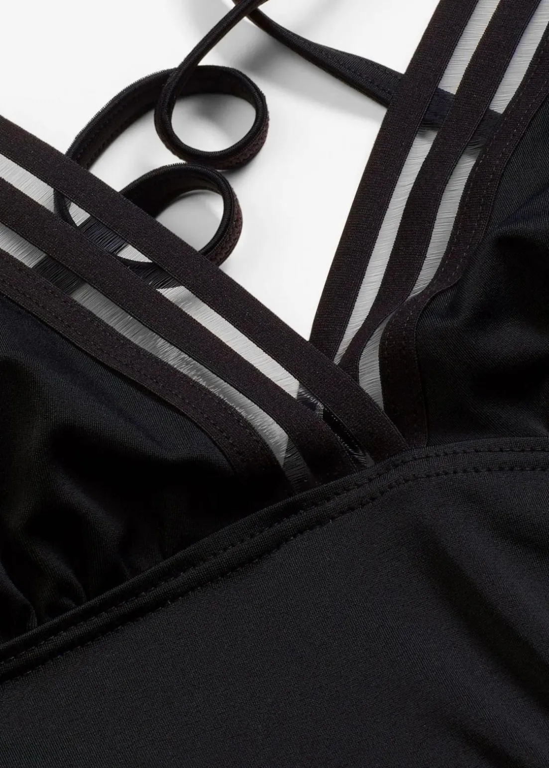 Neckholder-Badeanzug mit tiefem Ausschnitt