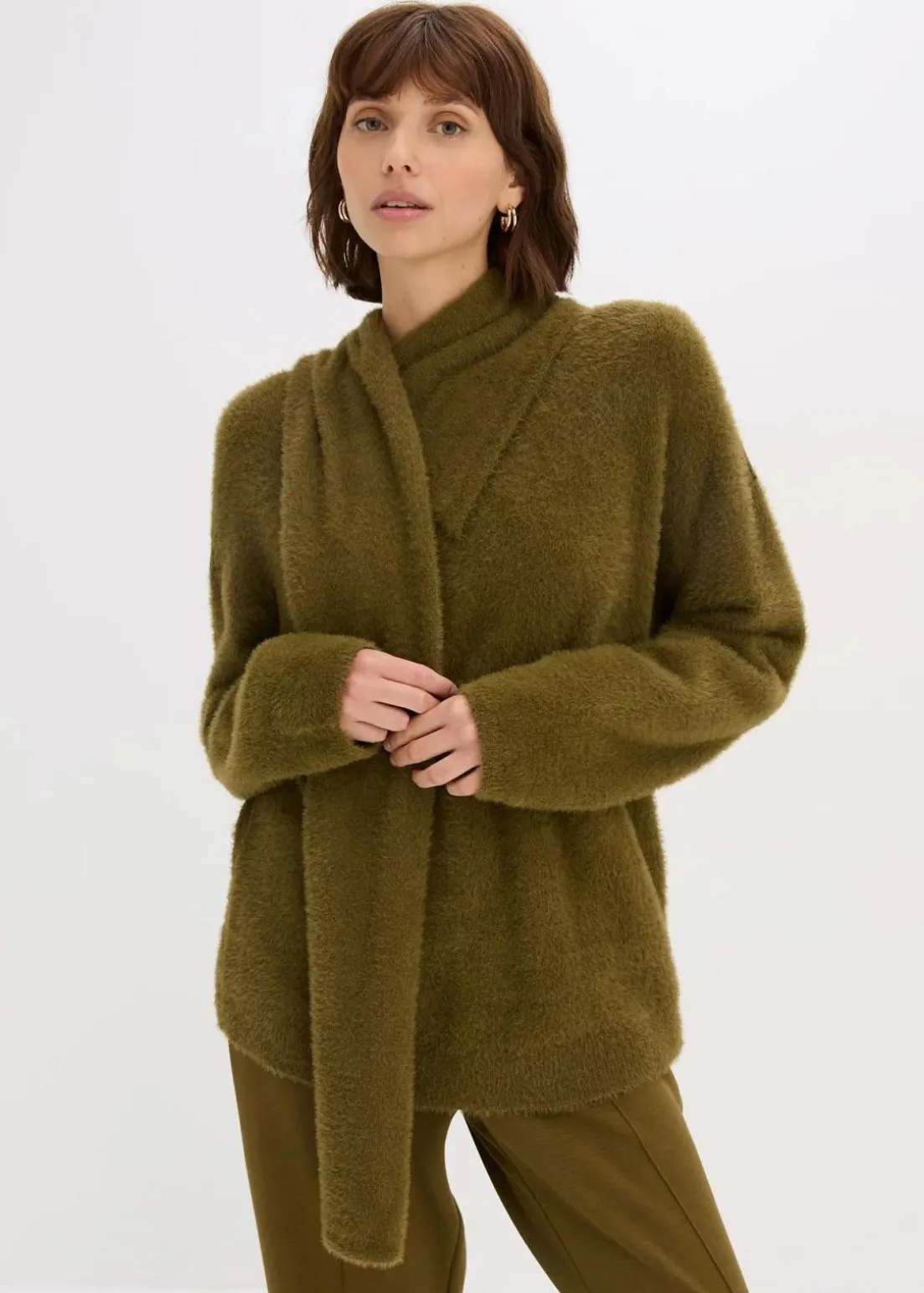 Oversize-Pullover mit Schal