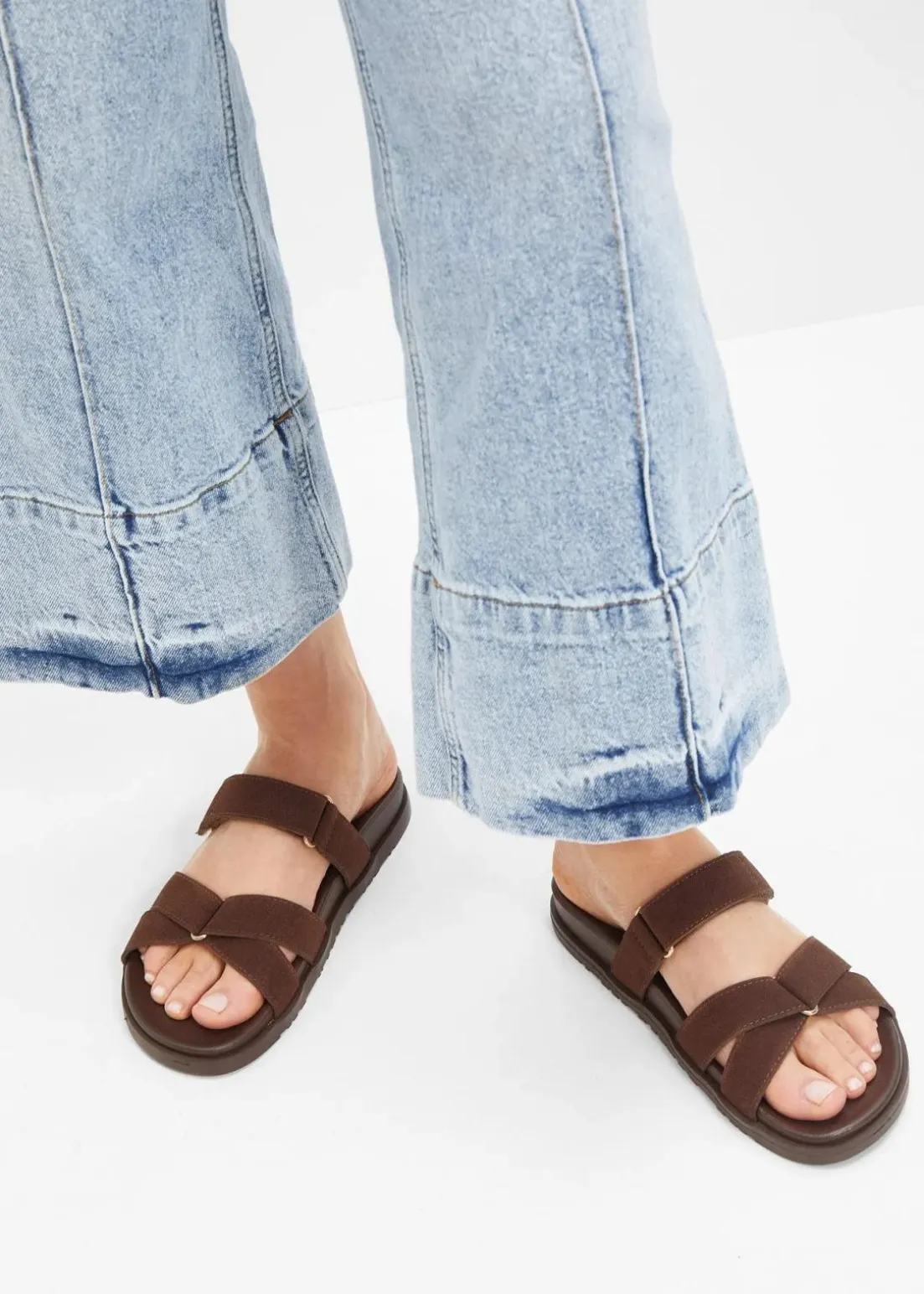 Pantoletten mit verstellbarem Riemen