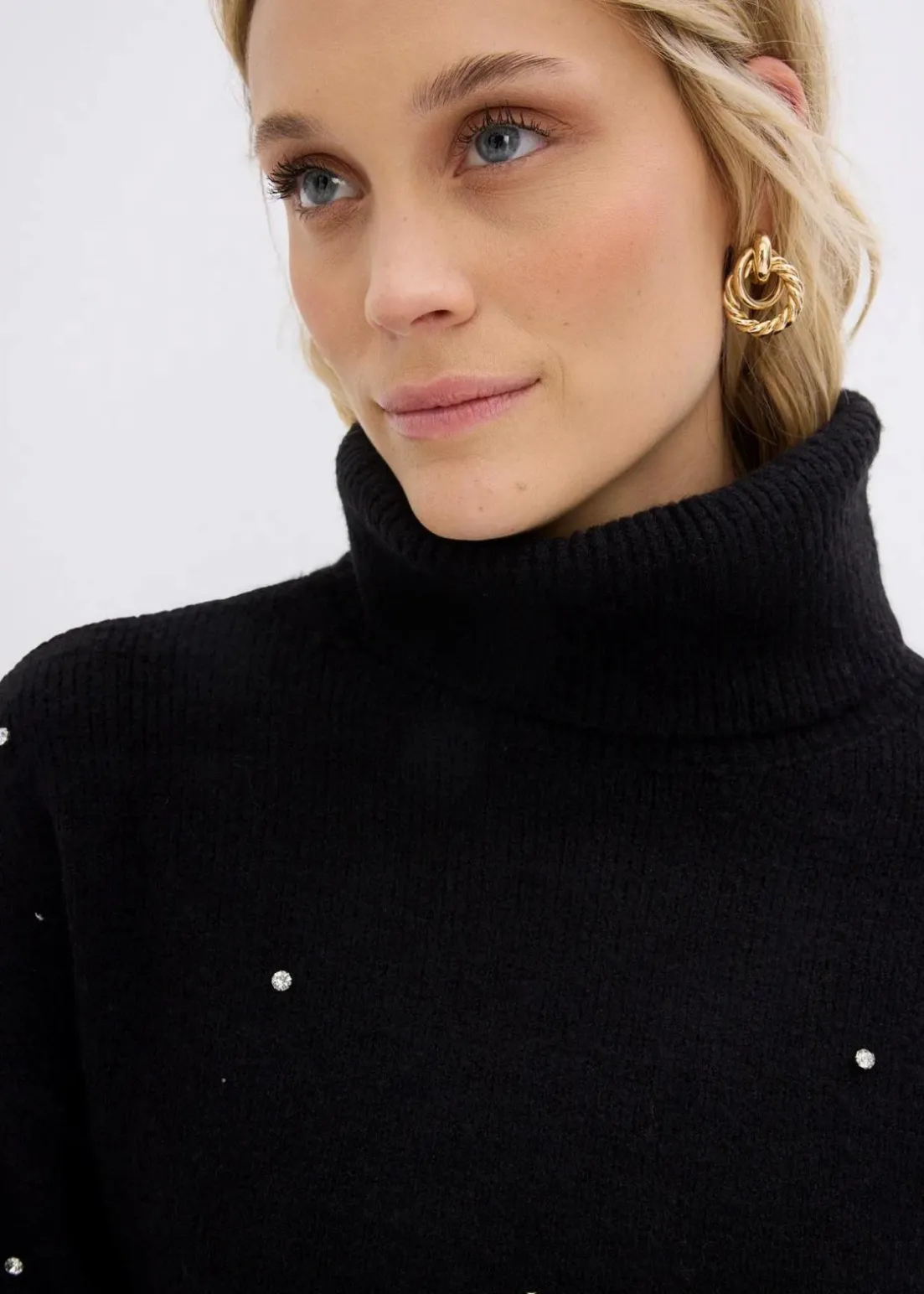 Rollkragenpullover mit Strasssteinen