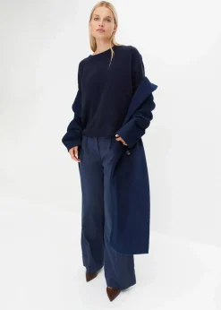 Rundhalspullover mit überschnittener Schulter