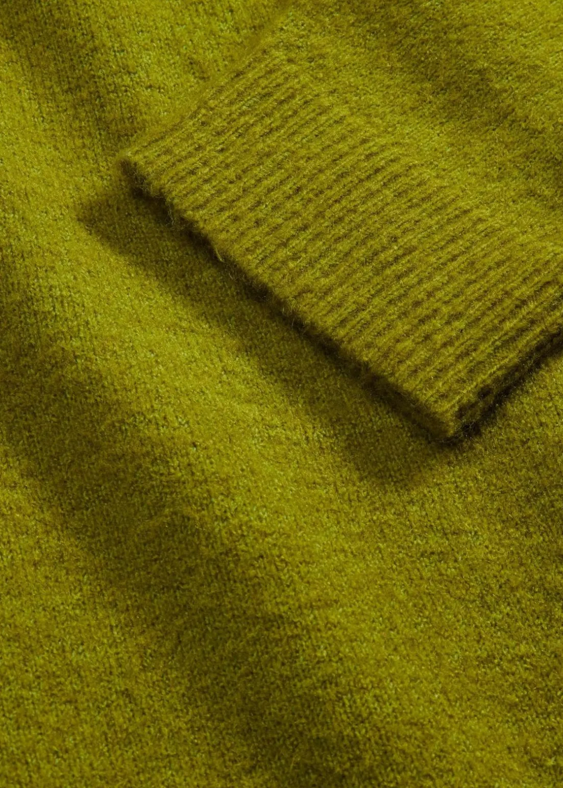 Rundhalspullover mit überschnittener Schulter