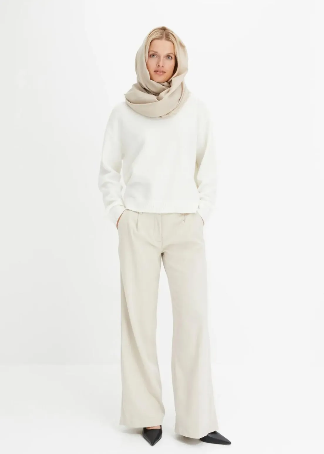 Rundhalspullover mit überschnittener Schulter