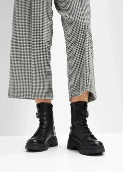 Schnürboots mit Schnalle